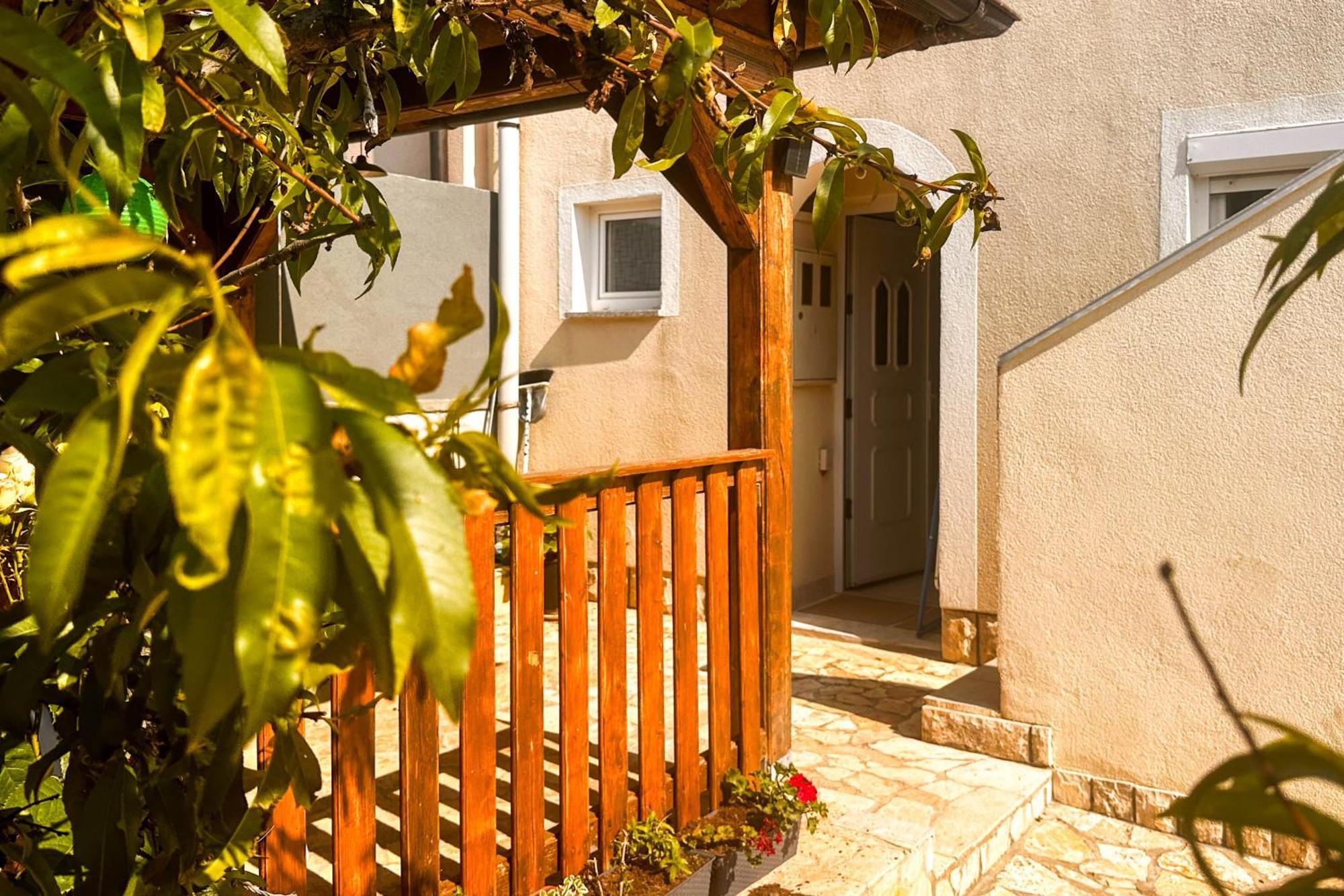 Apartmani Trupeljak Мандре Екстериор снимка